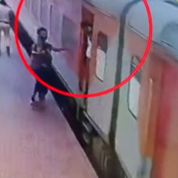 चलती ट्रेन में टला बड़ा हादसा! RPF जवान ने हैदराबाद जा रहे पिता-पुत्री की बचाई जान